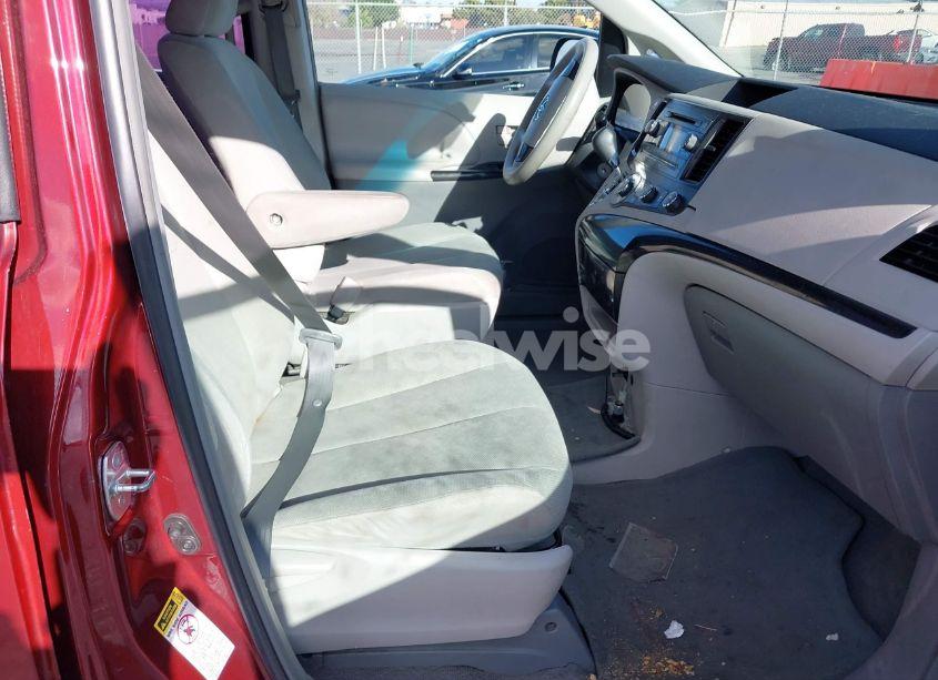 Photo 5 of 2011 Toyota Sienna (VIN 5TDKA3DC6BS005067)