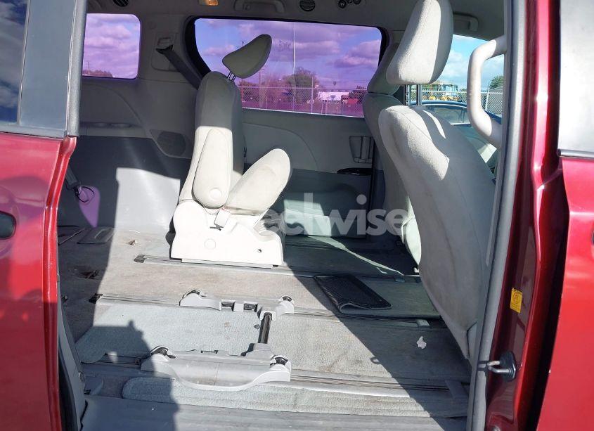 Photo 8 of 2011 Toyota Sienna (VIN 5TDKA3DC6BS005067)