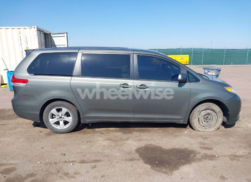 Photo 13 of 2011 Toyota Sienna LE (VIN 5TDKA3DC6BS007935)