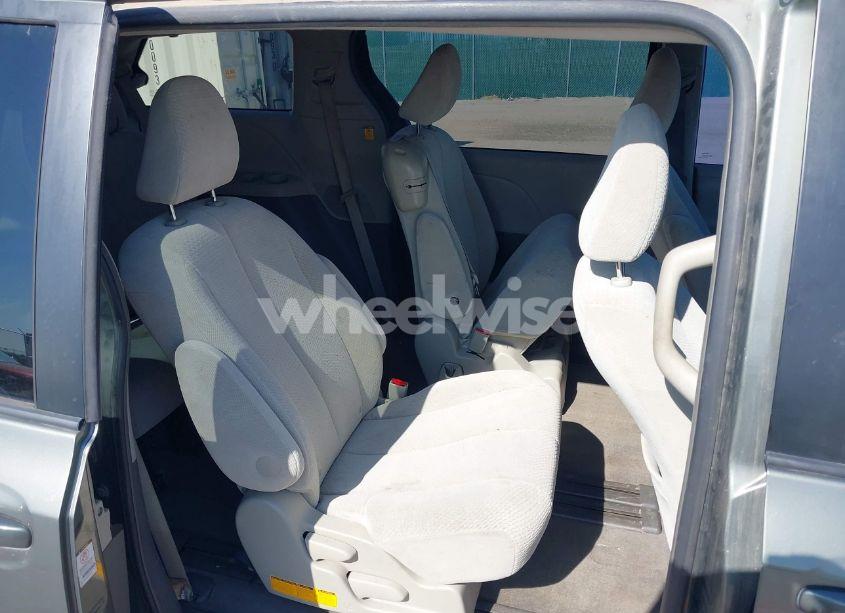 Photo 8 of 2011 Toyota Sienna LE (VIN 5TDKA3DC6BS007935)