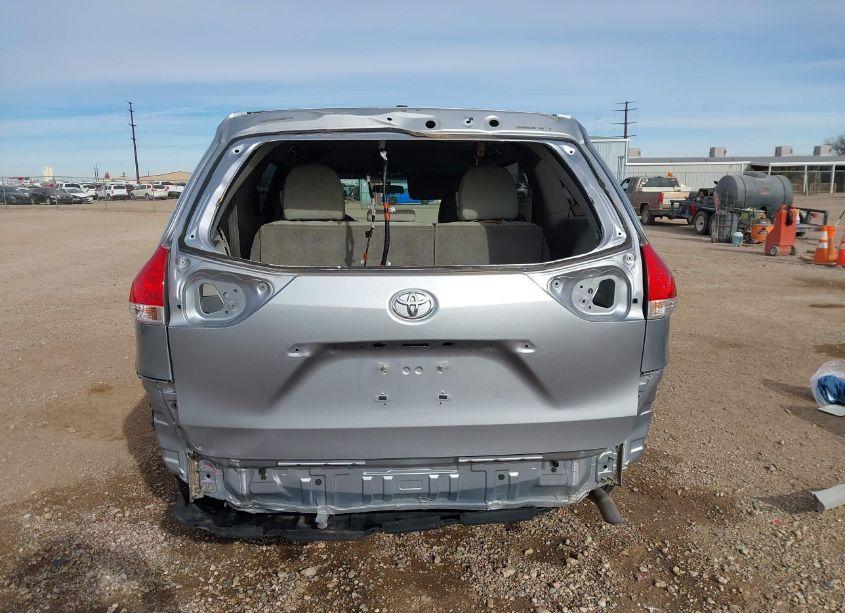 Photo 17 of 2012 Toyota Sienna BASE 7 PASSENGER (VIN 5TDKA3DC6CS010299)