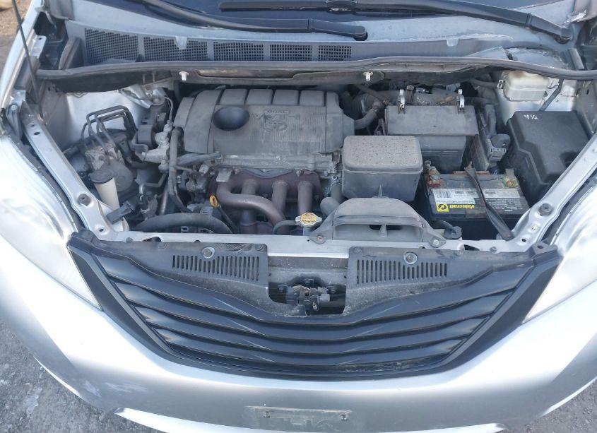 Photo 10 of 2012 Toyota Sienna BASE 7 PASSENGER (VIN 5TDKA3DC7CS011364)