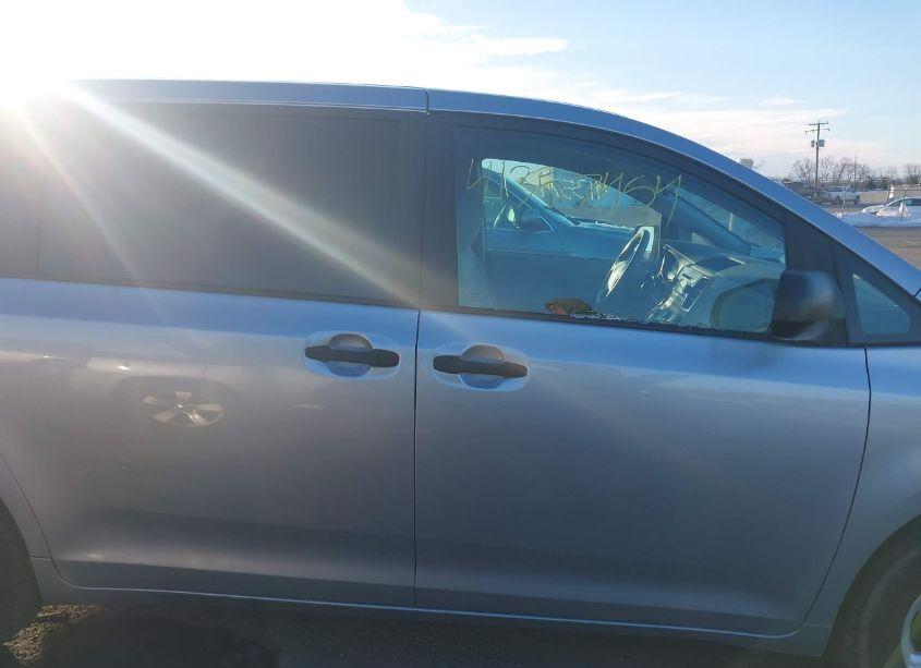 Photo 13 of 2012 Toyota Sienna BASE 7 PASSENGER (VIN 5TDKA3DC7CS011364)