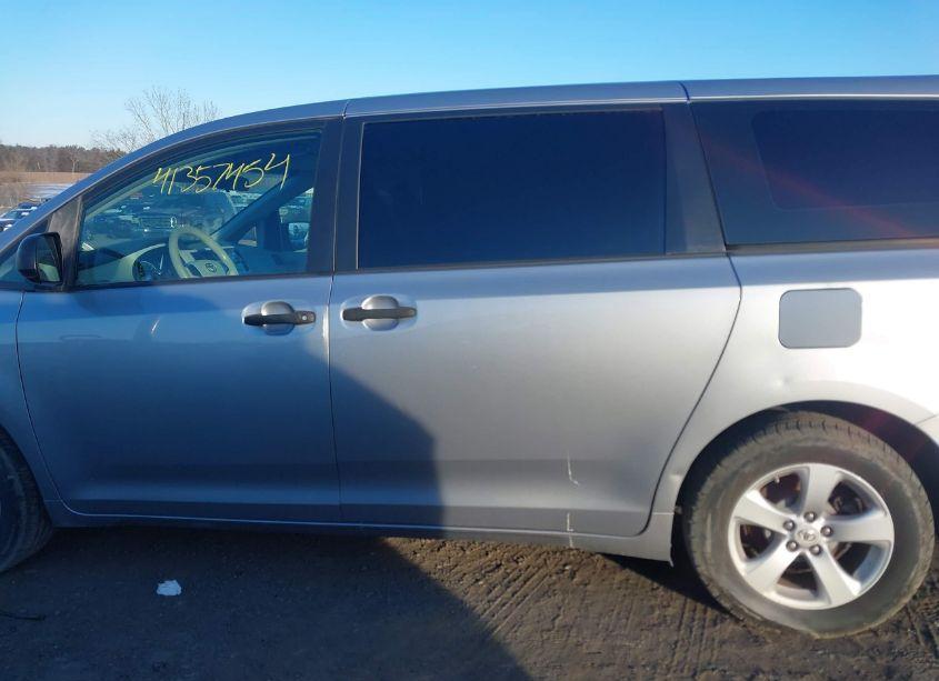 Photo 14 of 2012 Toyota Sienna BASE 7 PASSENGER (VIN 5TDKA3DC7CS011364)