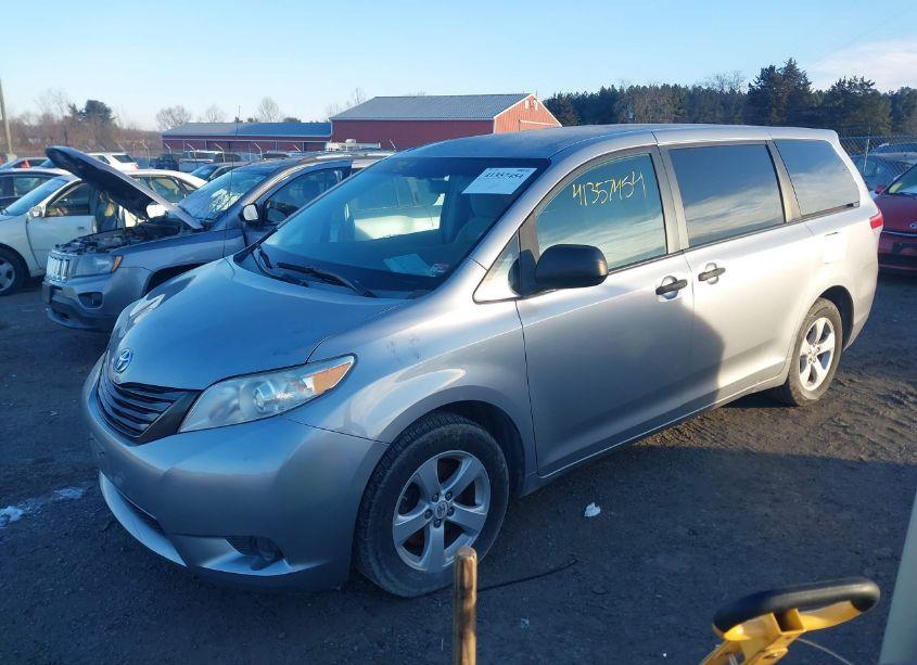 Photo 2 of 2012 Toyota Sienna BASE 7 PASSENGER (VIN 5TDKA3DC7CS011364)