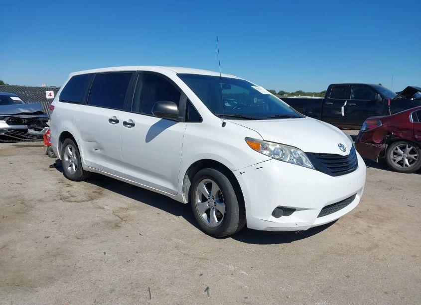 2012 Toyota Sienna BASE 7 PASSENGER (VIN 5TDKA3DC7CS015656) main photo