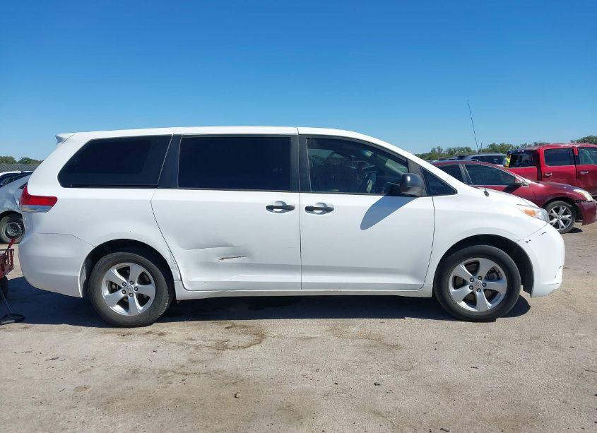 Photo 13 of 2012 Toyota Sienna BASE 7 PASSENGER (VIN 5TDKA3DC7CS015656)