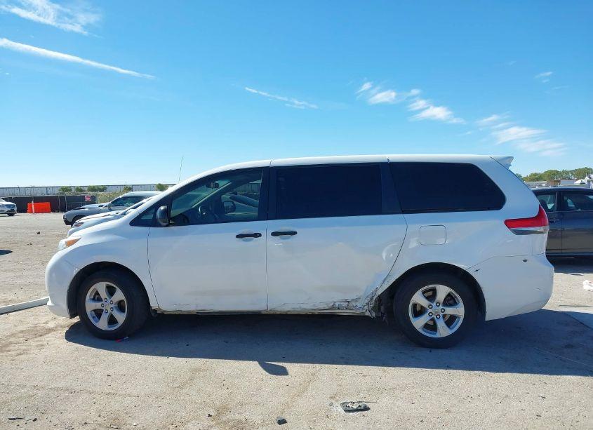 Photo 14 of 2012 Toyota Sienna BASE 7 PASSENGER (VIN 5TDKA3DC7CS015656)