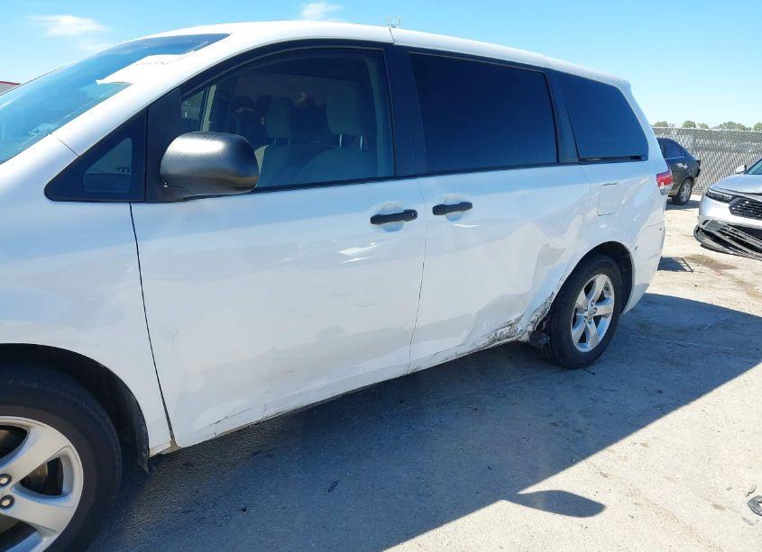 Photo 6 of 2012 Toyota Sienna BASE 7 PASSENGER (VIN 5TDKA3DC7CS015656)