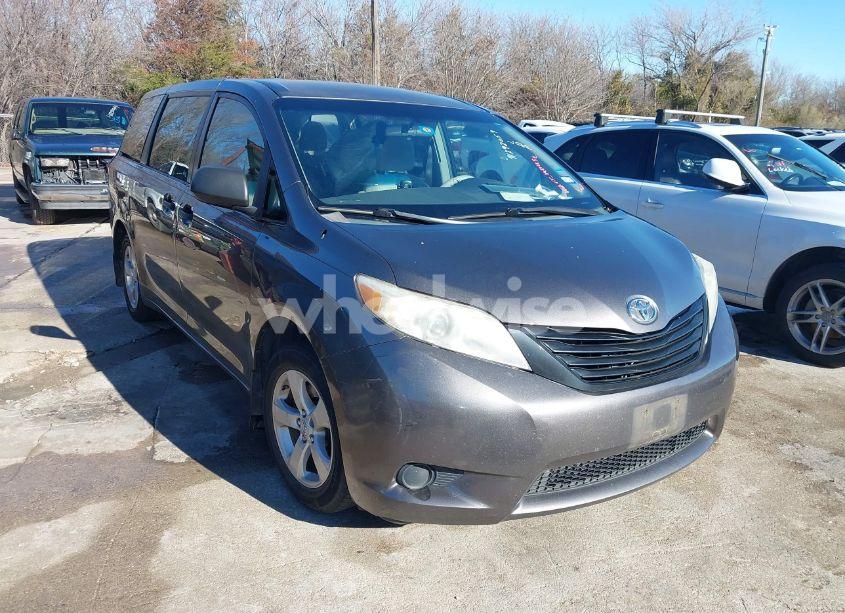 2011 Toyota Sienna (VIN 5TDKA3DC9BS004611) main photo