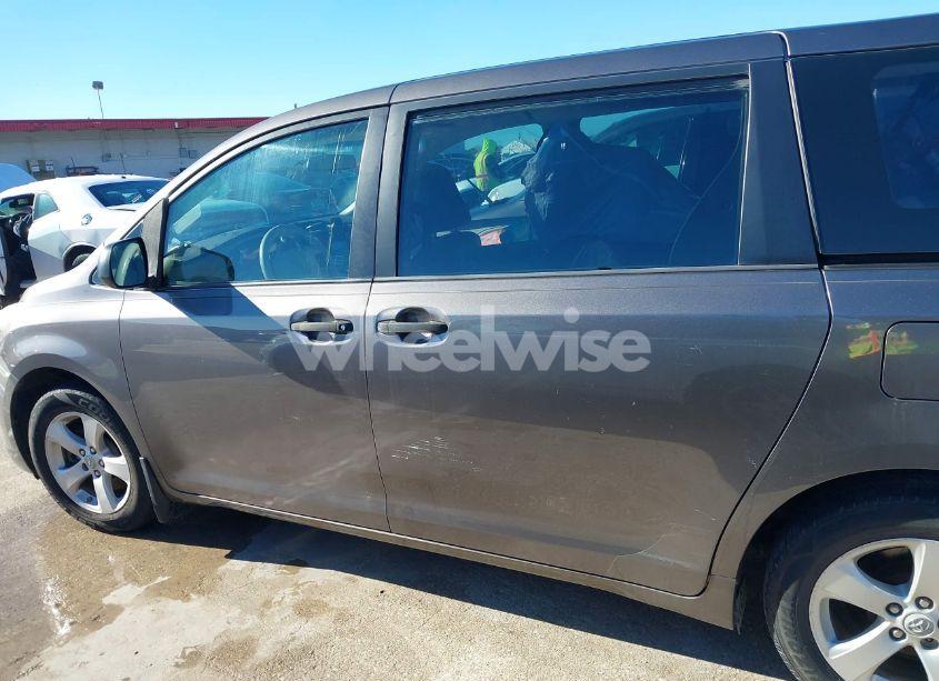 Photo 14 of 2011 Toyota Sienna (VIN 5TDKA3DC9BS004611)