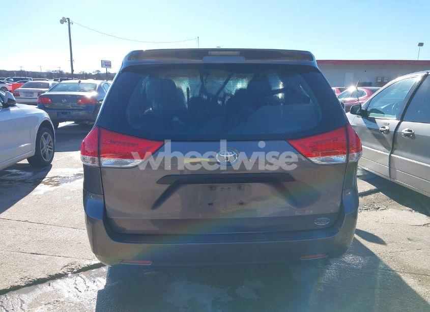 Photo 16 of 2011 Toyota Sienna (VIN 5TDKA3DC9BS004611)