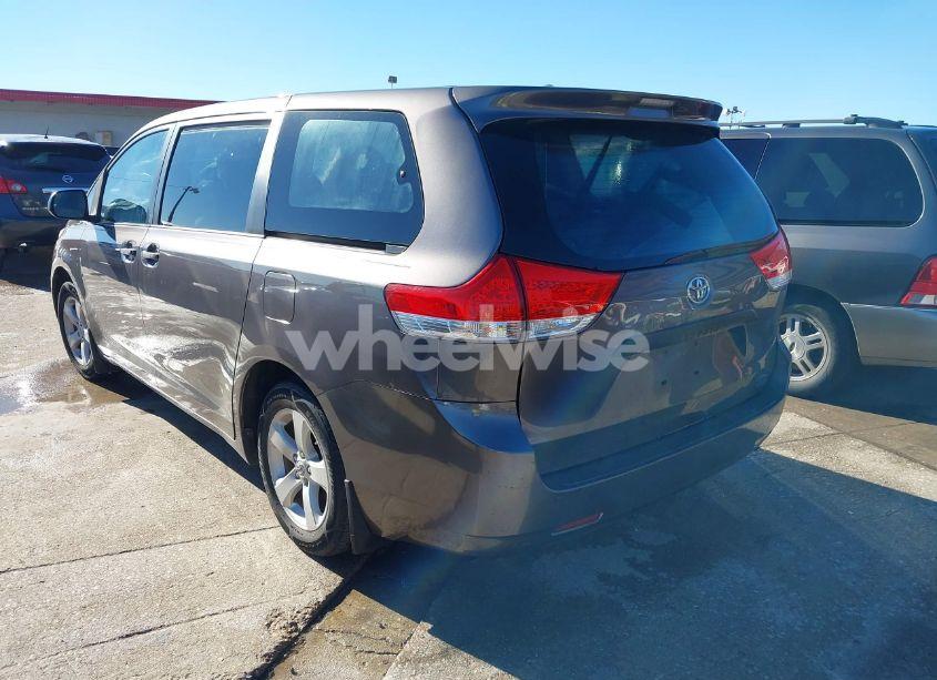 Photo 3 of 2011 Toyota Sienna (VIN 5TDKA3DC9BS004611)