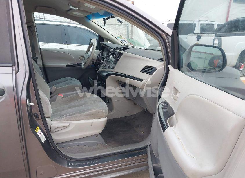 Photo 5 of 2011 Toyota Sienna (VIN 5TDKA3DC9BS004611)