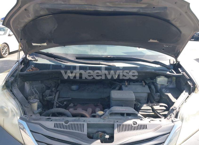 Photo 10 of 2011 Toyota Sienna (VIN 5TDKA3DC9BS009159)