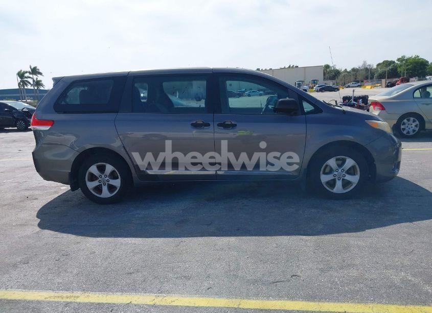 Photo 13 of 2011 Toyota Sienna (VIN 5TDKA3DC9BS009159)
