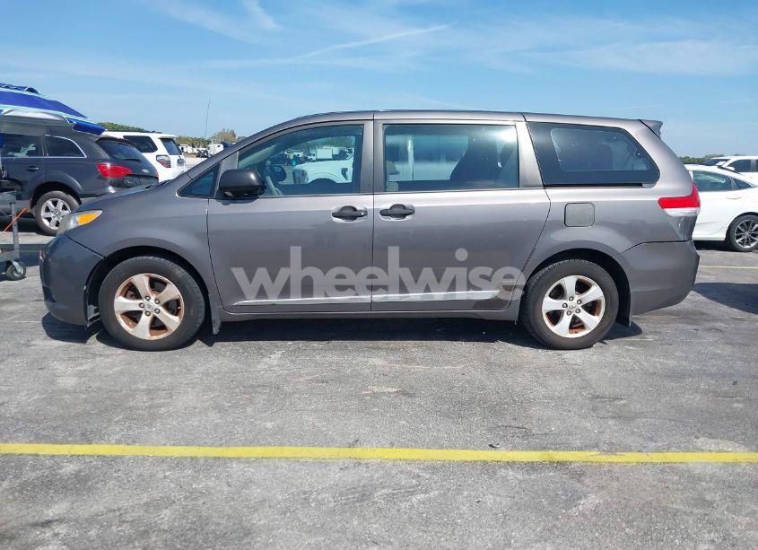 Photo 14 of 2011 Toyota Sienna (VIN 5TDKA3DC9BS009159)