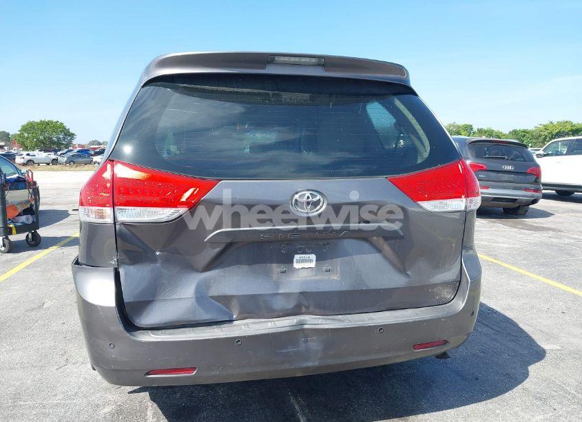 Photo 16 of 2011 Toyota Sienna (VIN 5TDKA3DC9BS009159)