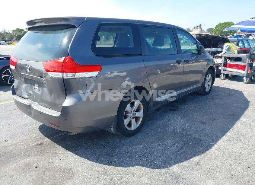 Photo 4 of 2011 Toyota Sienna (VIN 5TDKA3DC9BS009159)