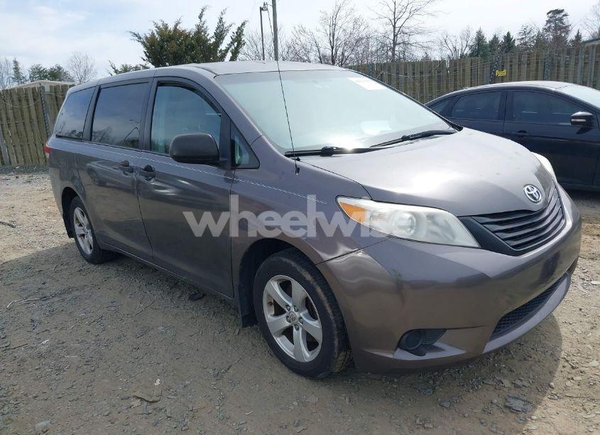 2012 Toyota Sienna BASE 7 PASSENGER (VIN 5TDKA3DC9CS011298) main photo