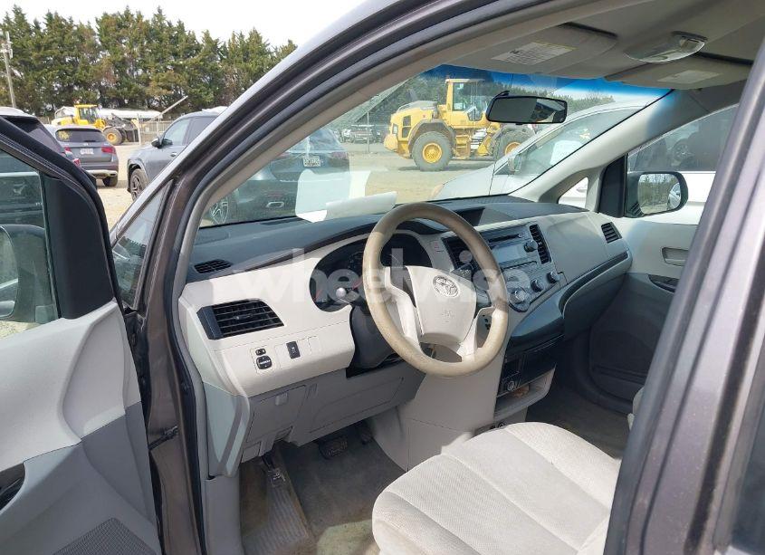 Photo 5 of 2012 Toyota Sienna BASE 7 PASSENGER (VIN 5TDKA3DC9CS011298)