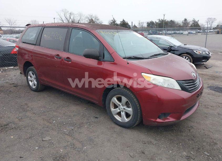 2011 Toyota Sienna (VIN 5TDKA3DCXBS001510) main photo