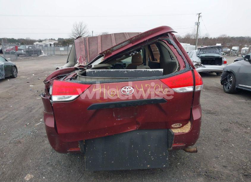 Photo 16 of 2011 Toyota Sienna (VIN 5TDKA3DCXBS001510)