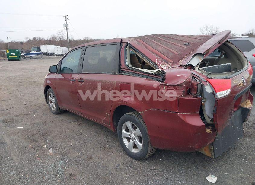 Photo 3 of 2011 Toyota Sienna (VIN 5TDKA3DCXBS001510)