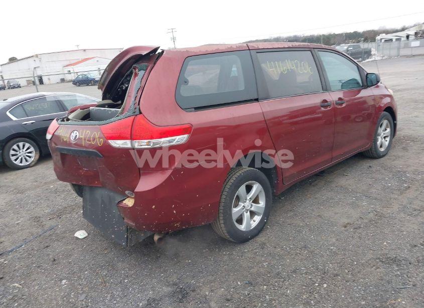 Photo 4 of 2011 Toyota Sienna (VIN 5TDKA3DCXBS001510)