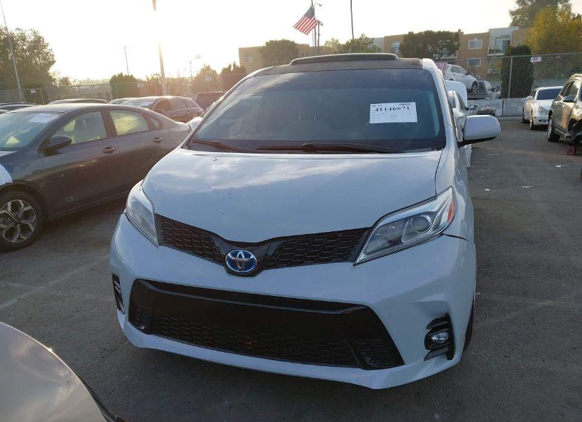 Photo 13 of 2011 Toyota Sienna (VIN 5TDKA3DCXBS004813)