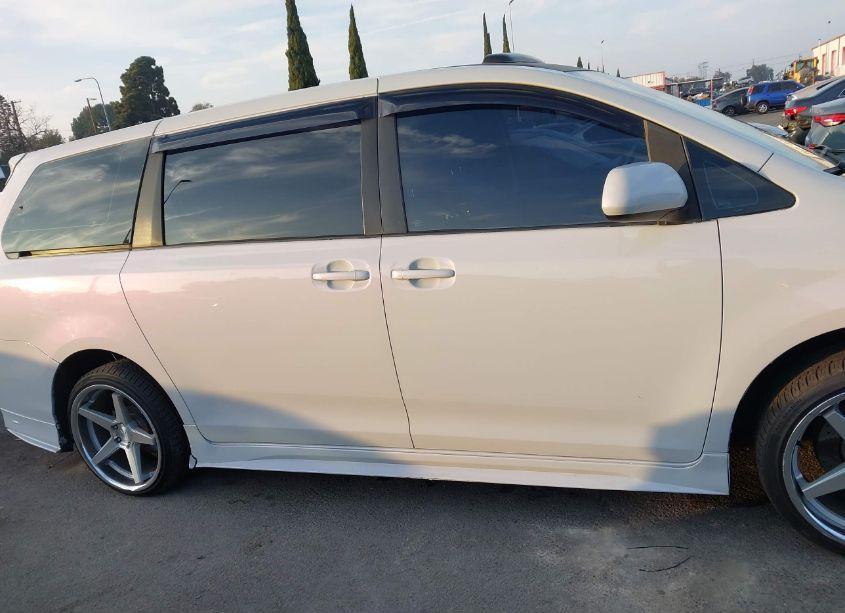 Photo 14 of 2011 Toyota Sienna (VIN 5TDKA3DCXBS004813)