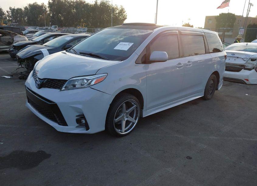 Photo 2 of 2011 Toyota Sienna (VIN 5TDKA3DCXBS004813)