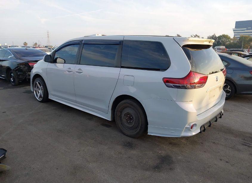 Photo 3 of 2011 Toyota Sienna (VIN 5TDKA3DCXBS004813)