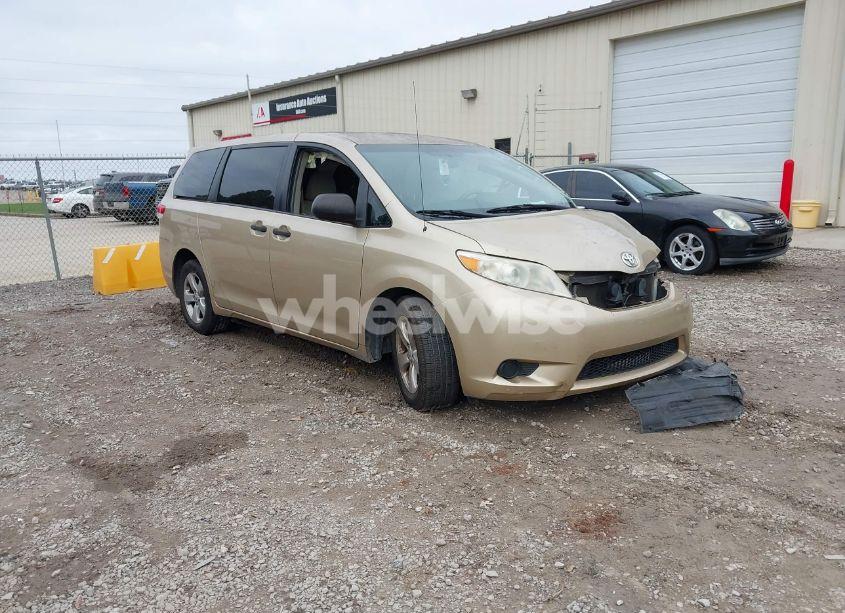 2011 Toyota Sienna (VIN 5TDKA3DCXBS006528) main photo