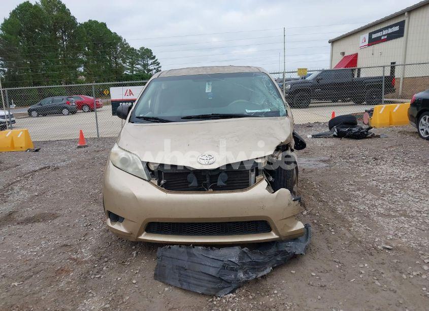 Photo 13 of 2011 Toyota Sienna (VIN 5TDKA3DCXBS006528)