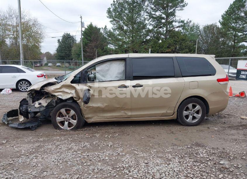 Photo 15 of 2011 Toyota Sienna (VIN 5TDKA3DCXBS006528)