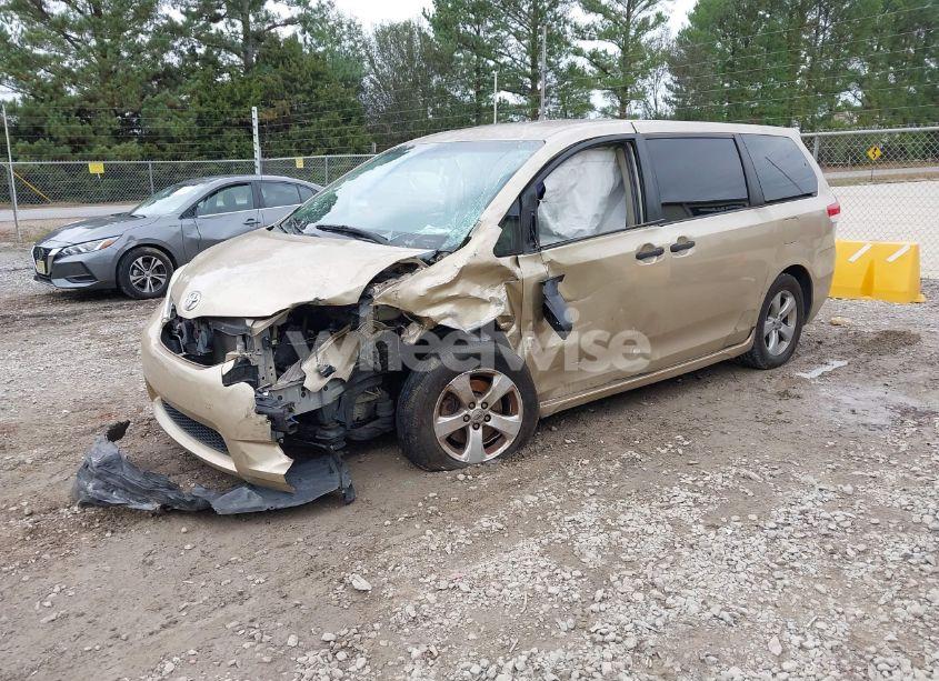 Photo 2 of 2011 Toyota Sienna (VIN 5TDKA3DCXBS006528)