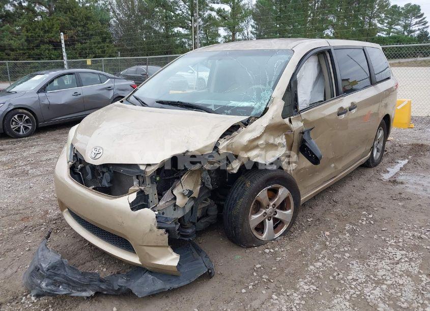 Photo 6 of 2011 Toyota Sienna (VIN 5TDKA3DCXBS006528)