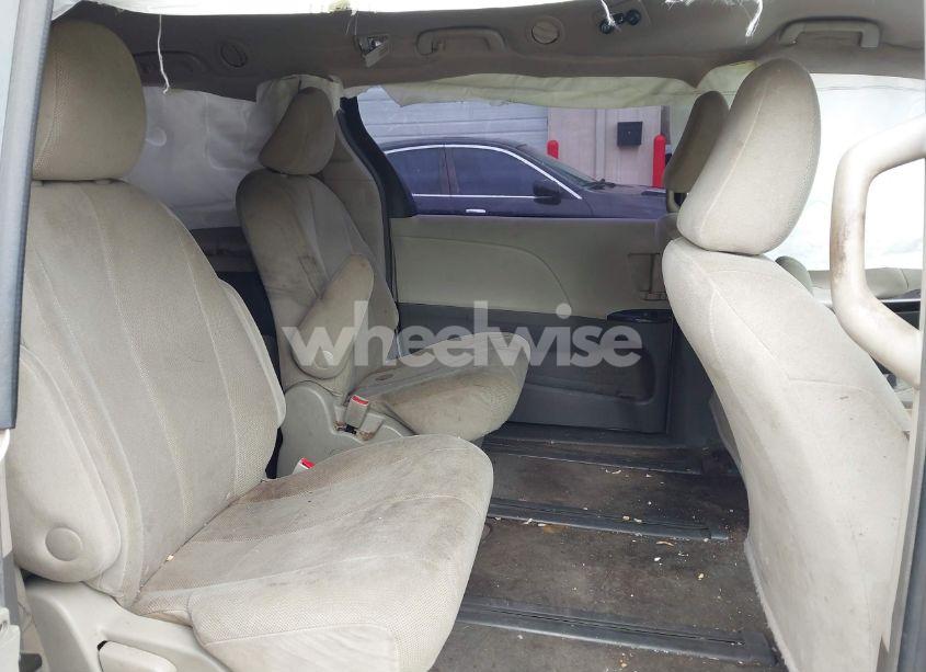 Photo 8 of 2011 Toyota Sienna (VIN 5TDKA3DCXBS006528)