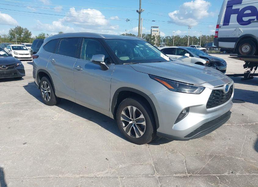 2024 Toyota Highlander HYBRID XLE (VIN 5TDKARAHXRS530825) main photo