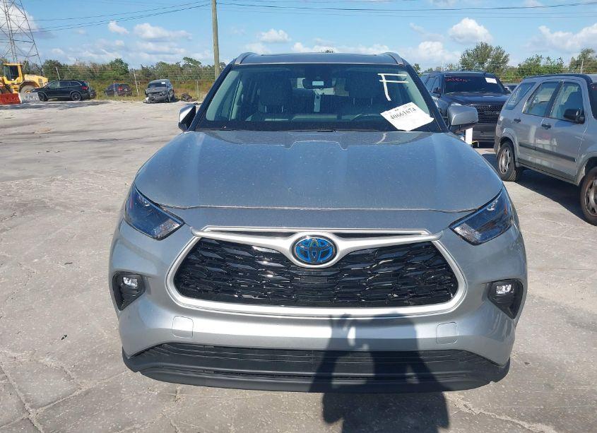 Photo 12 of 2024 Toyota Highlander HYBRID XLE (VIN 5TDKARAHXRS530825)