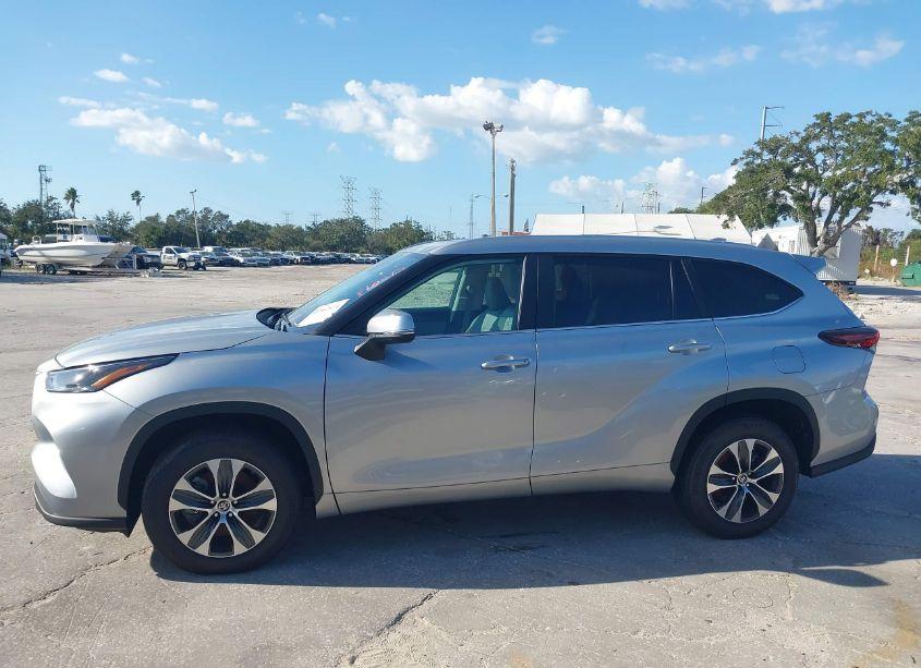 Photo 14 of 2024 Toyota Highlander HYBRID XLE (VIN 5TDKARAHXRS530825)