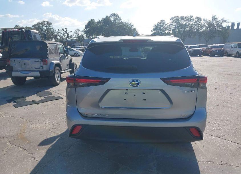 Photo 16 of 2024 Toyota Highlander HYBRID XLE (VIN 5TDKARAHXRS530825)