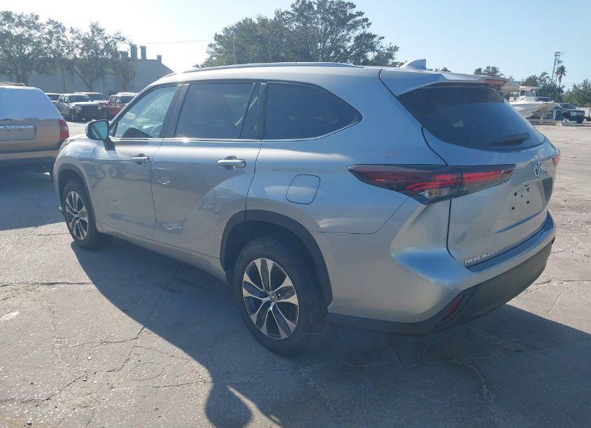 Photo 3 of 2024 Toyota Highlander HYBRID XLE (VIN 5TDKARAHXRS530825)