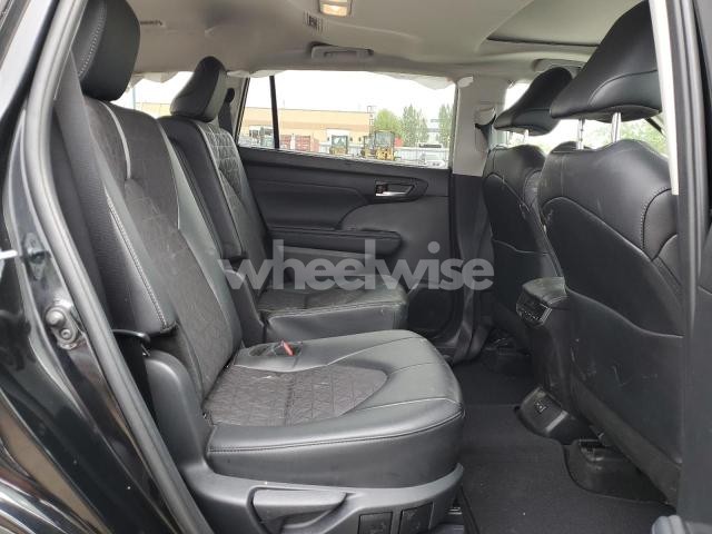 Photo 2 of 2024 TOYOTA HIGHLANDER HYBRID XLE (VIN 5TDKBRCH0RS633276)