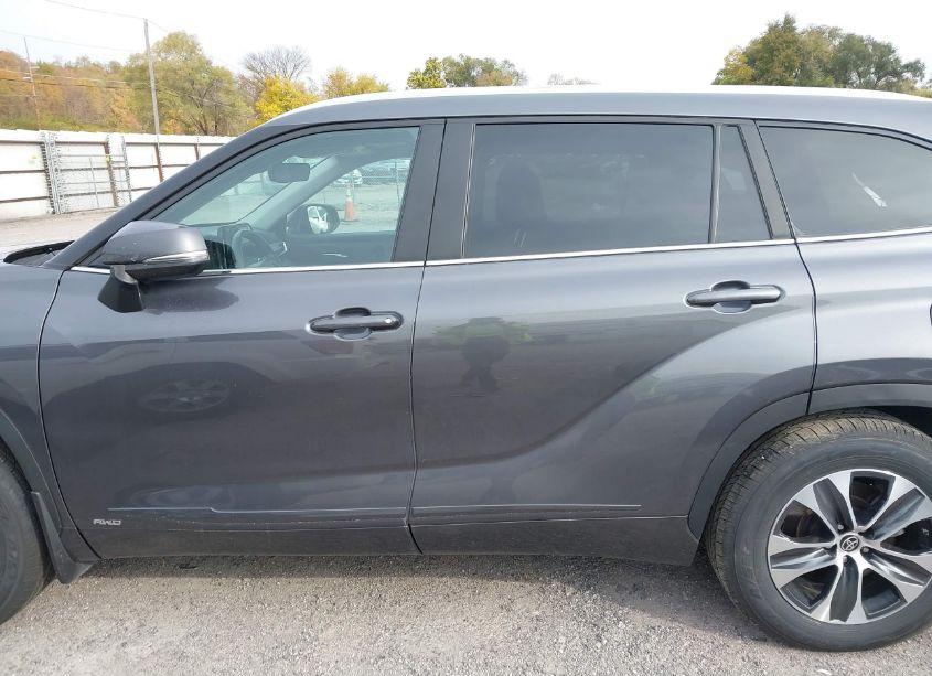 Photo 15 of 2023 Toyota Highlander HYBRID XLE (VIN 5TDKBRCH1PS564384)