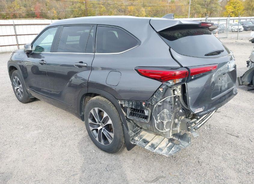 Photo 3 of 2023 Toyota Highlander HYBRID XLE (VIN 5TDKBRCH1PS564384)