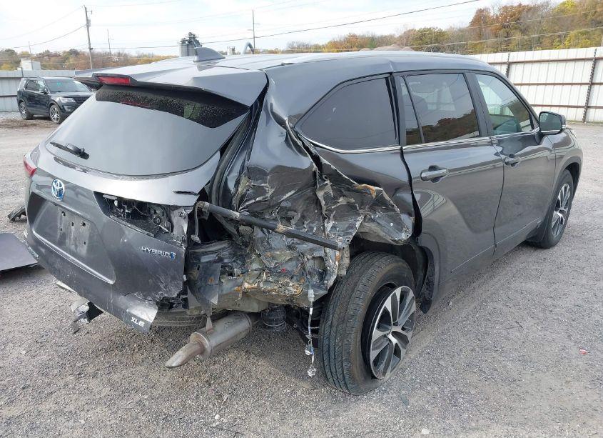 Photo 4 of 2023 Toyota Highlander HYBRID XLE (VIN 5TDKBRCH1PS564384)