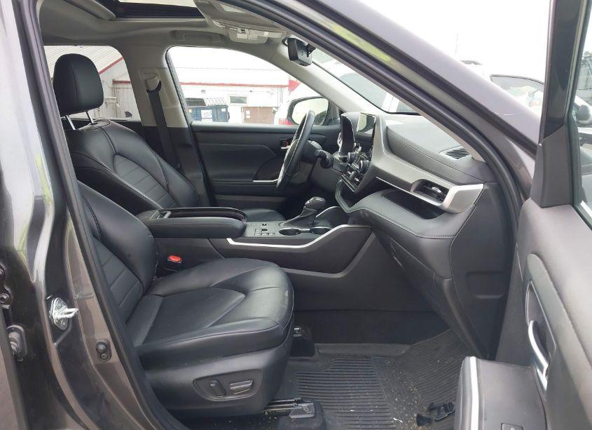 Photo 5 of 2023 Toyota Highlander HYBRID XLE (VIN 5TDKBRCH1PS564384)