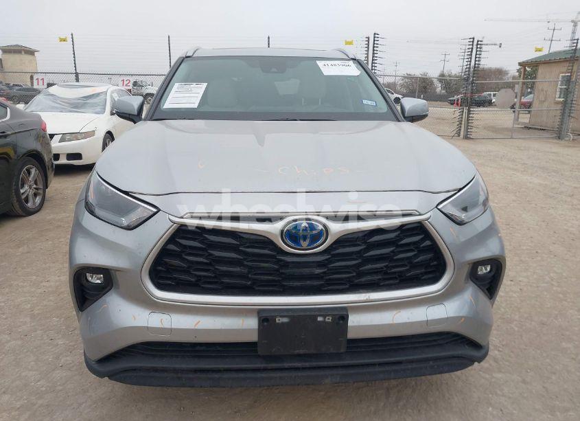 Photo 13 of 2024 Toyota Highlander HYBRID XLE (VIN 5TDKBRCH1RS607561)